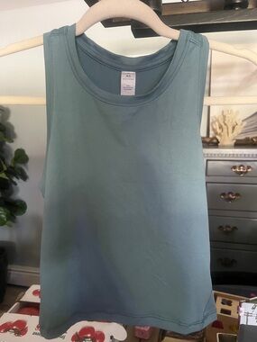 Yogalicious Cropped Muscle Tank Top